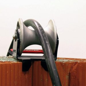 Rolo guia de cabo para cantos interiores